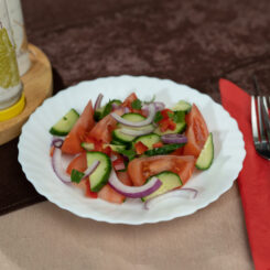 Salata de rosii si castraveti 200g