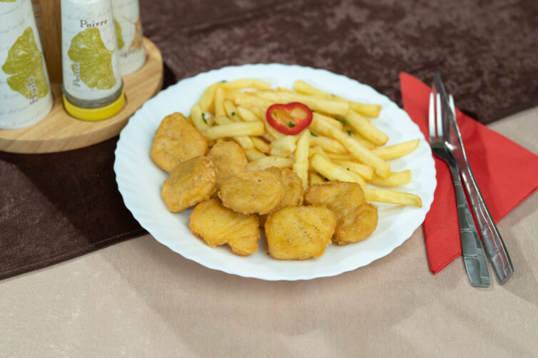 Nuggets de pui / Cartofi pai /Maioneza sau ketchup - 400 G